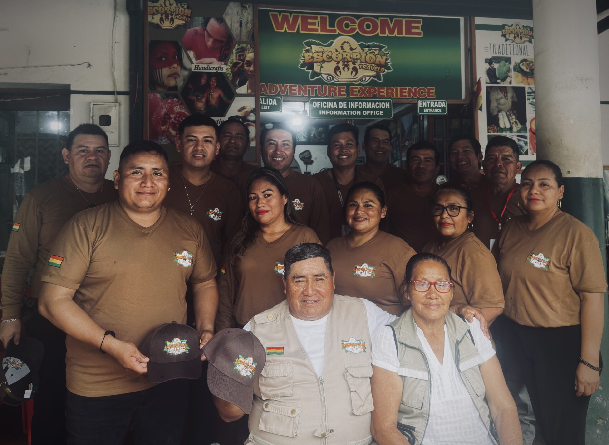 La familia Otoya y el equipo de Escorpion Travels en Rurrenabaque